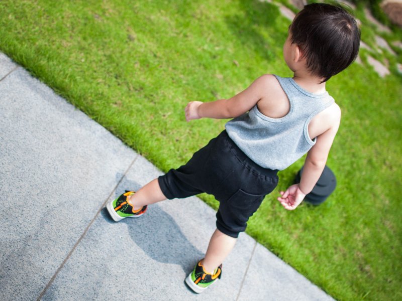 【小孩背心】挖背上衣 纯棉 透气 吸汗 植绒 (笑嘻嘻) - 童装上衣 - 棉．麻 白色