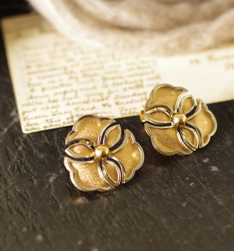古董金色磨砂银框花朵叶片夹式耳环 SARAH COV C904 - 耳环/耳夹 - 其他金属 金色