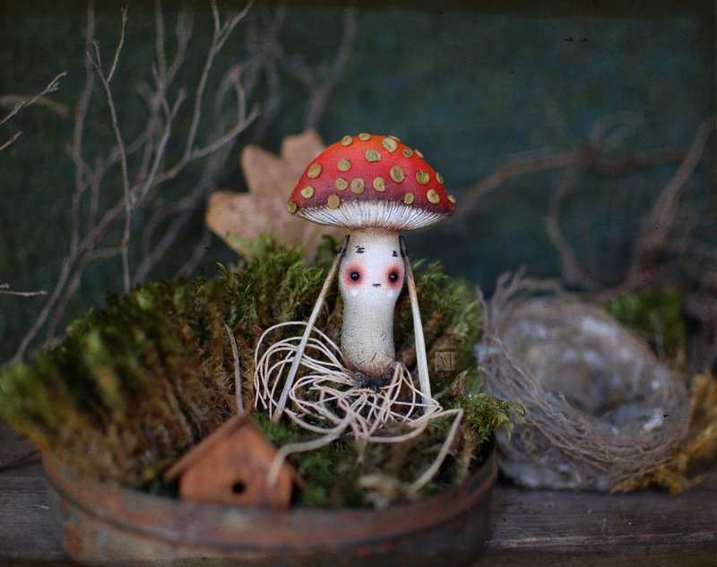 Textile brooch amanita, handmade creatures, cute brooch mushroom - 胸针 - 其他材质 