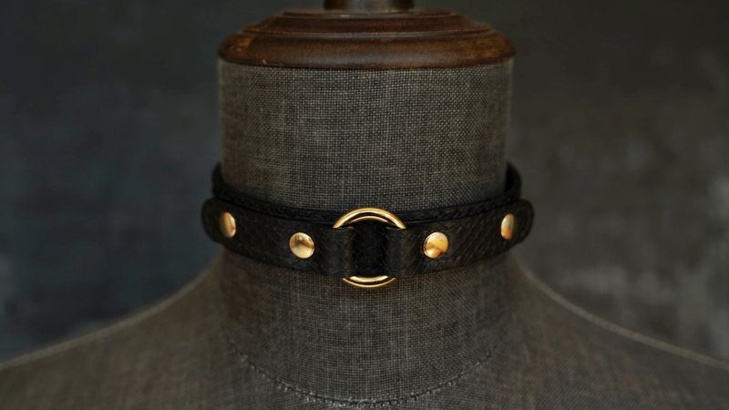 手工黑金配色蛇皮項圈真皮choker 牽引繩 顏色可選 定制刻字禮物 - 项链 - 真皮 黑色