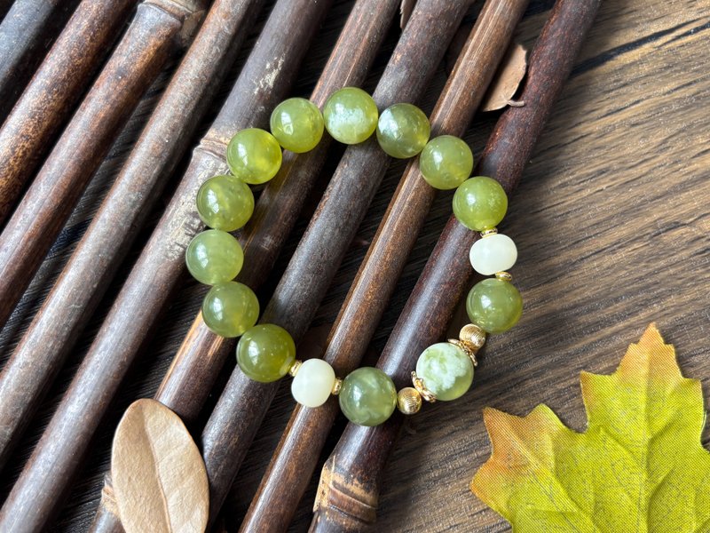 【青葱】天然岫玉 青提奶盖 菩提根 14K包金设计款手链 - 手链/手环 - 水晶 绿色