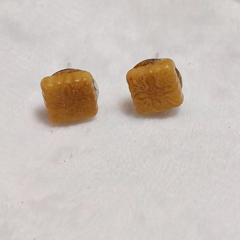 Mooncake Earring Handmade Air Dry Clay Eco Friendly Stainless Hook - 耳环/耳夹 - 粘土 咖啡色