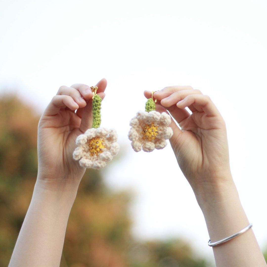 礼物 独立原创 小雏菊手工鉤織耳环耳饰 - 耳环/耳夹 - 其他材质 白色