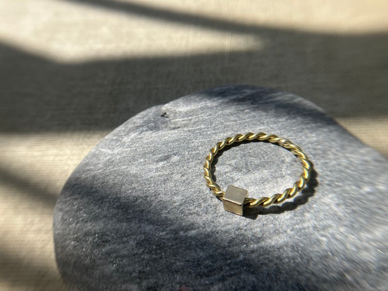 麻花方块戒~~以黄铜手工制作 - 戒指 - 铜/黄铜 
