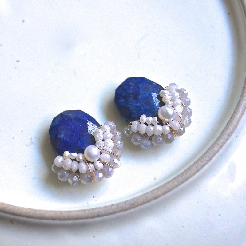 14kgf large lapis lazuli and freshwater pearl earrings - 耳环/耳夹 - 宝石 蓝色