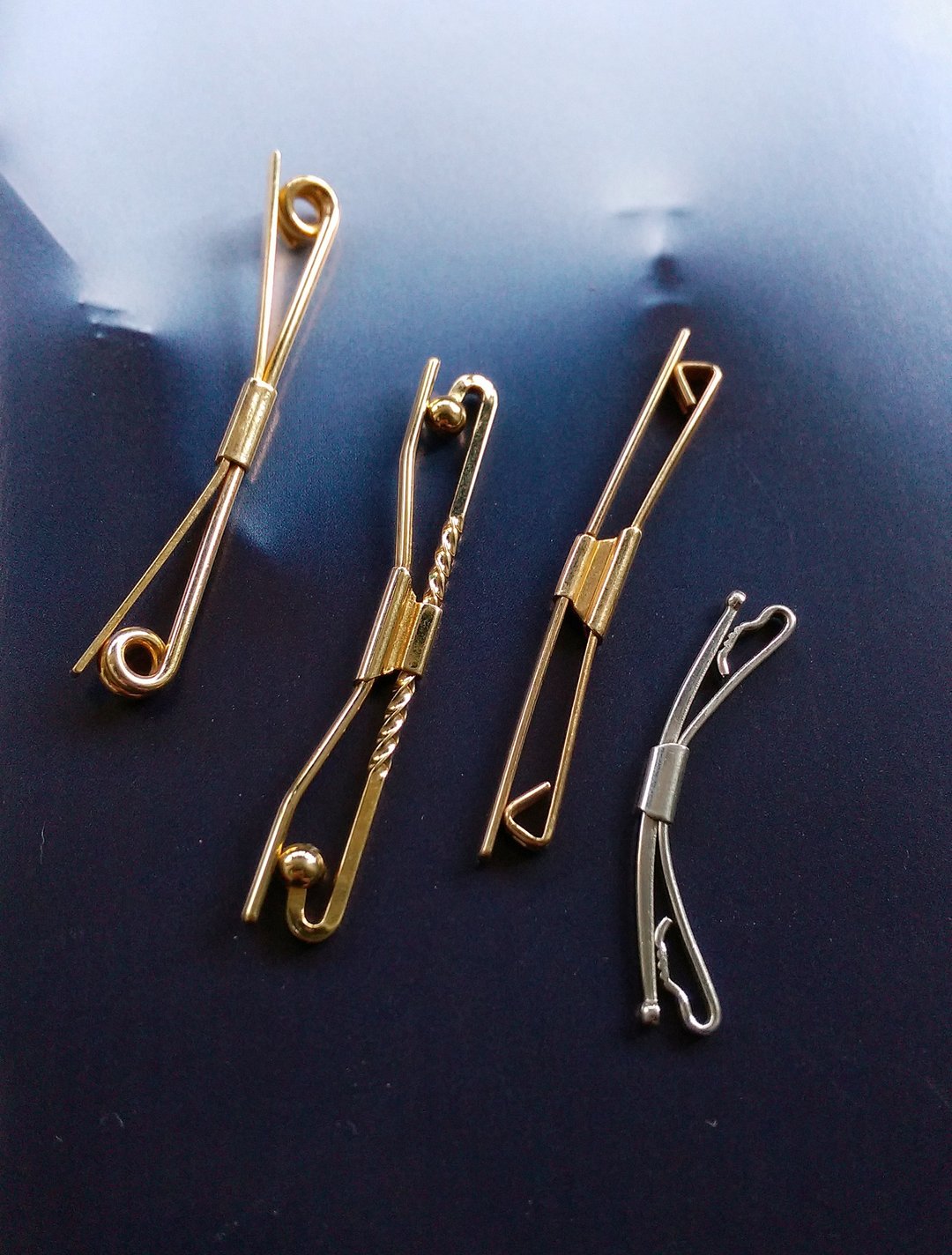Collar Bar 夹式领针 4支一起售。西洋古董饰品 - 领带/领带夹 - 其他金属 金色