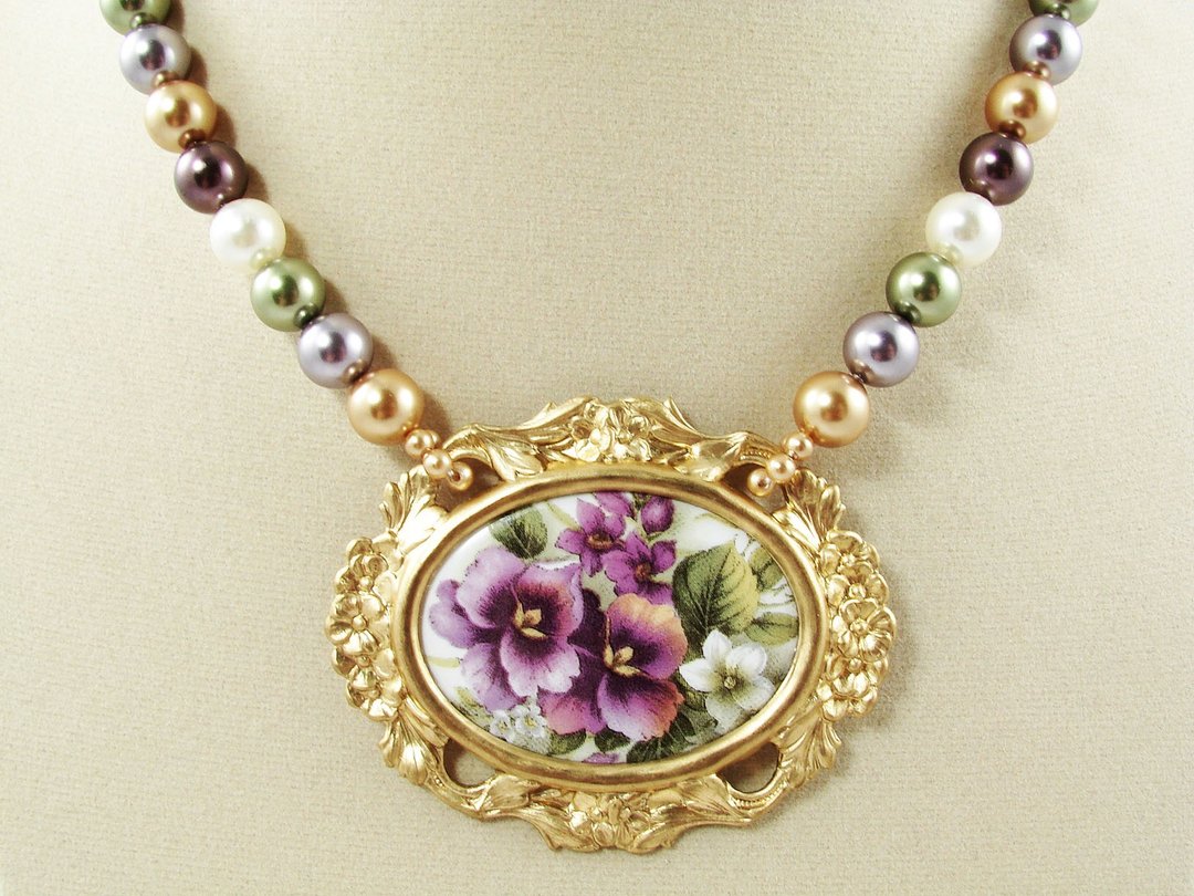 Purple Violet Pansy Flower Porcelain Cameo Pearl Golden Pendant Necklace Jewelry - 项链 - 瓷 紫色