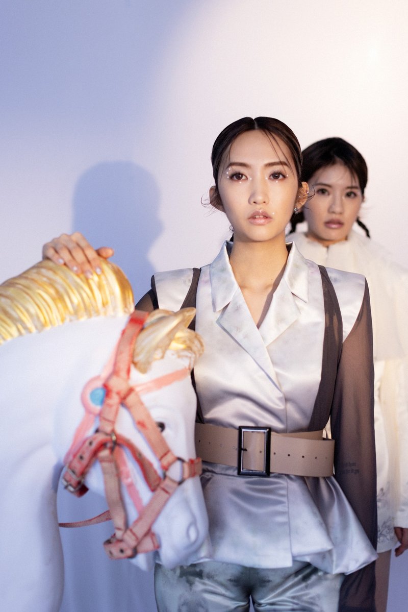 印花锻面拼接西装套装 - 女装西装外套/风衣 - 丝．绢 银色