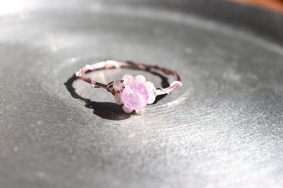 आवंट海（Kunzite）花朵 圆形切割 4mm、2mm / 玫瑰金戒指 K285 - 戒指 - 半宝石 粉红色