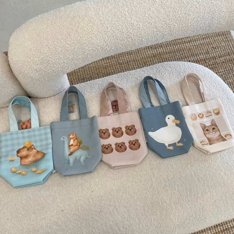 防泼水饮料提袋 水豚/鸭子/微笑袋鼠/橘猫 附吊饰 查高ChaKao - 随行杯提袋/水壶袋 - 其他材质 卡其色