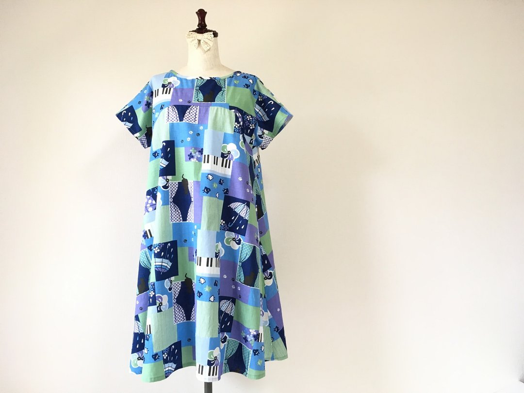 Simple flare dress with umbrella and cat pattern - 洋装/连衣裙 - 棉 蓝色