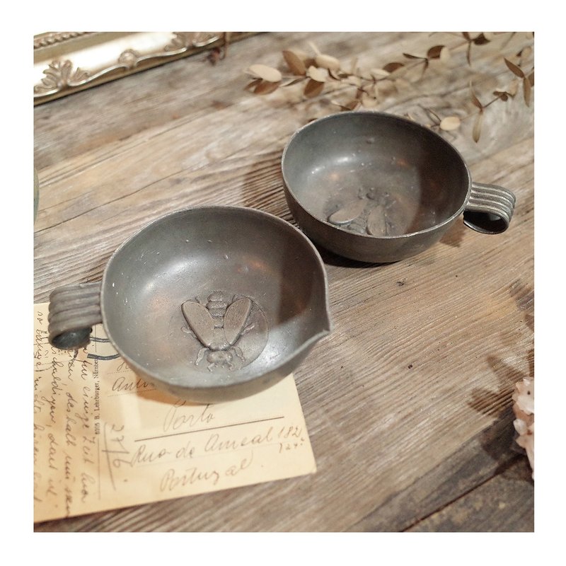 古董稀有件.19世纪法国95%锡合金制.品酒杯.杯底精致蜜蜂浮雕造型 - 其他 - 其他材质 