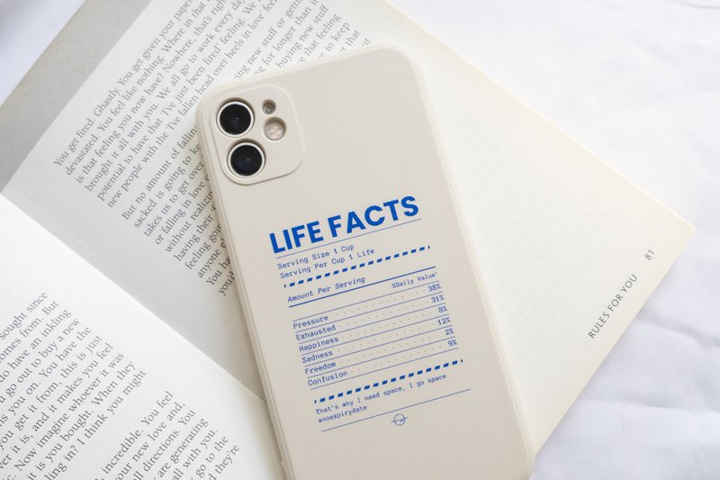 燕麦色 LIFE FACTS成份表 防摔手机殻  IPhone Case - 手机壳/手机套 - 塑料 卡其色