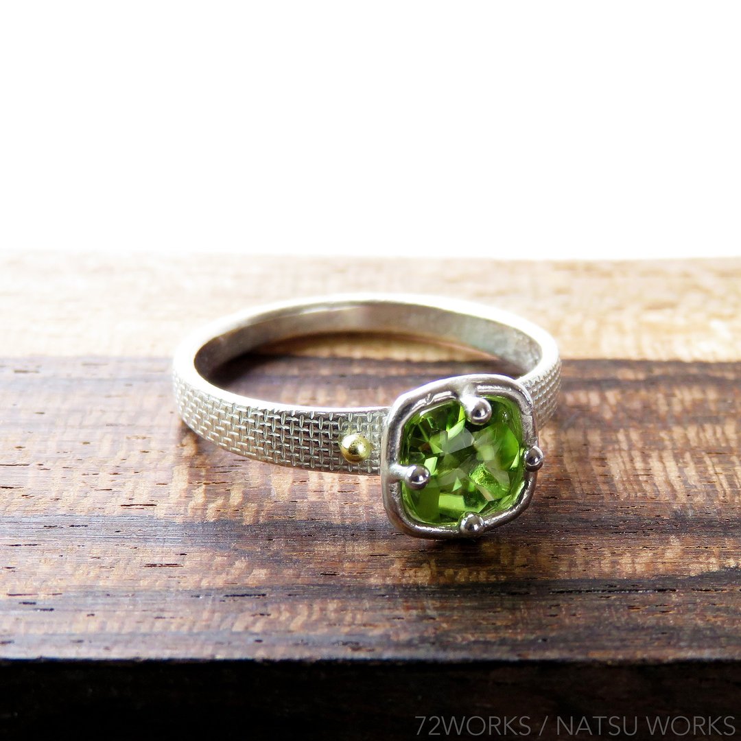 Buff top cut Peridot ring - 戒指 - 宝石 绿色