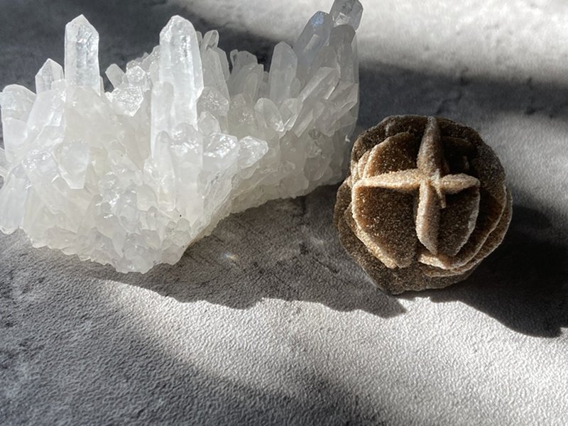 【摩洛哥沙漠玫瑰石。大办玫瑰吊坠】单品保证、每个仅一件、矿物 - 锁骨链 - 其他材质 卡其色