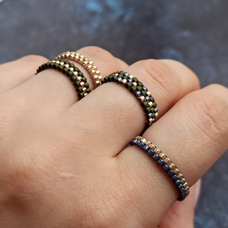 Beaded set jewelry | Gold set | Hematite rings | Handmade stacking rings - 戒指 - 玻璃 金色