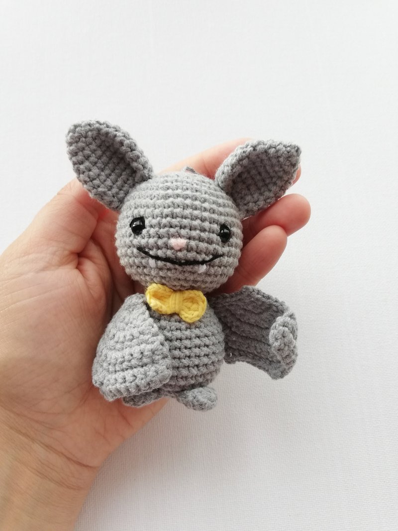 Crochet bat, crocheted bat, bat amigurumi, stuffed animals bat - 玩具/玩偶 - 其他金属 灰色