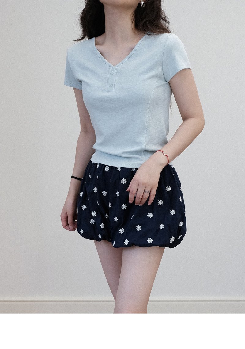 V领纽扣正肩短袖T恤 - 女装上衣 - 棉．麻 