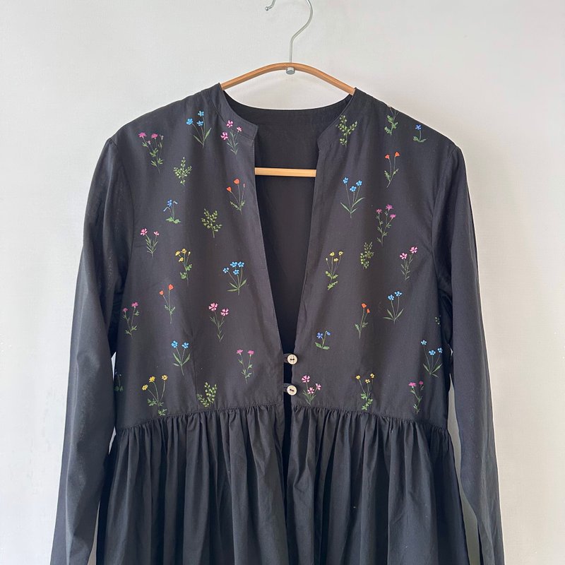 长袍抓褶洋装・野花 - 洋装/连衣裙 - 棉．麻 黑色