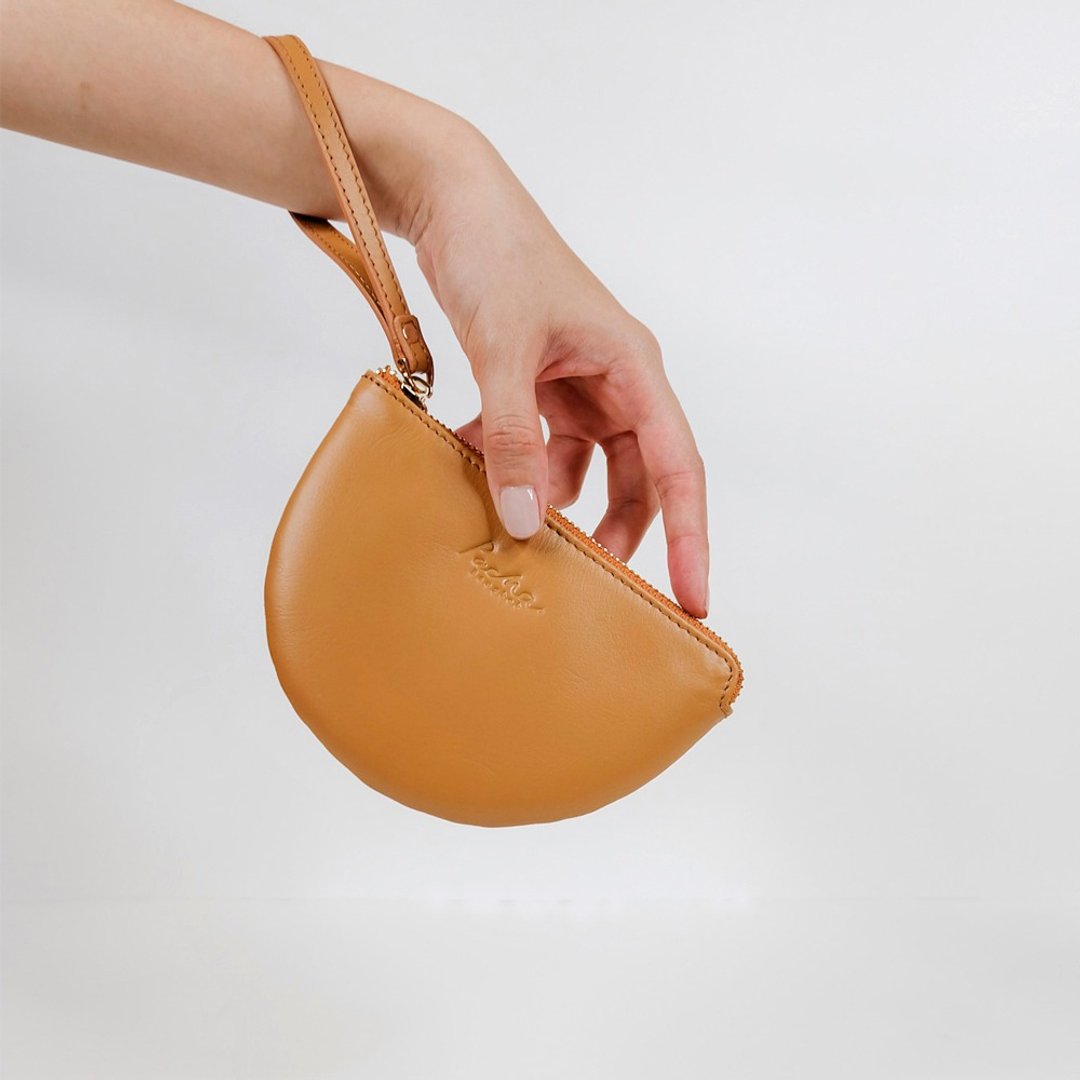 Half Moon, Leather wristlet in Tan - 皮夹/钱包 - 真皮 咖啡色