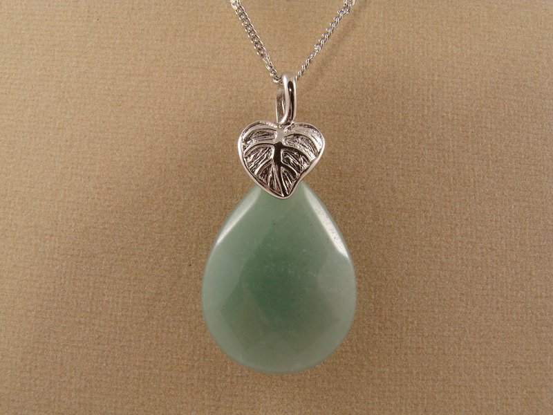 绿萤石叶片吊坠项链 薄荷鼠尾草绿宝石项链 饰品 - 项链 - 半宝石 绿色