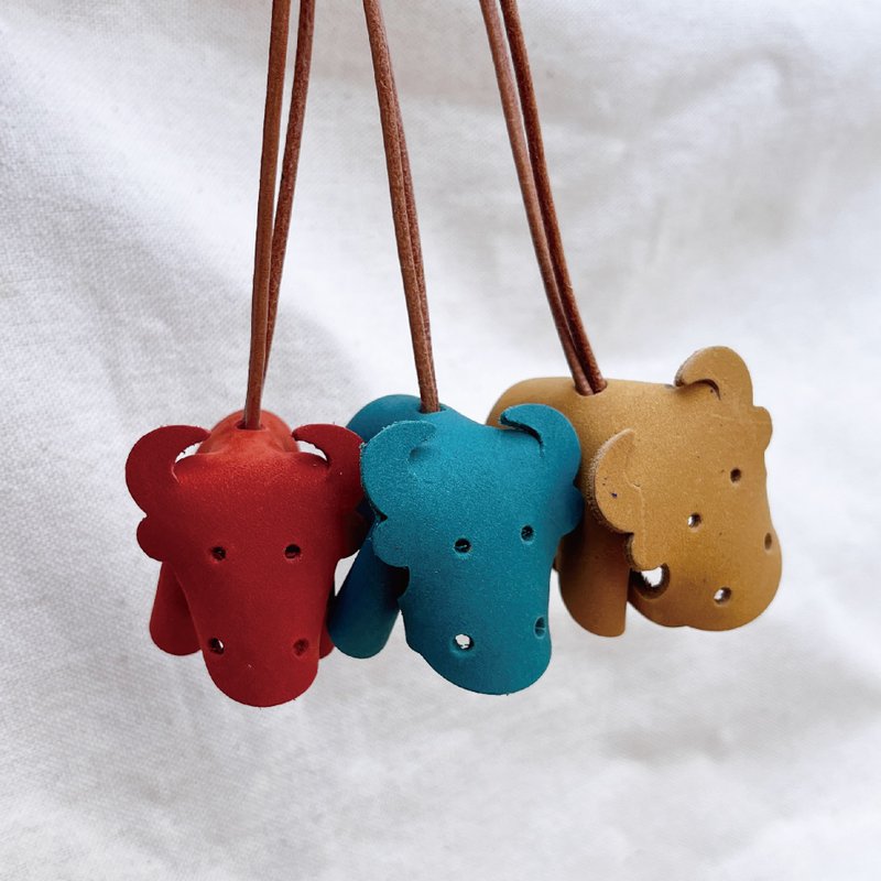 金牛敲门五福临门  真皮皮革钥匙圈 - 吊饰 - 真皮 多色