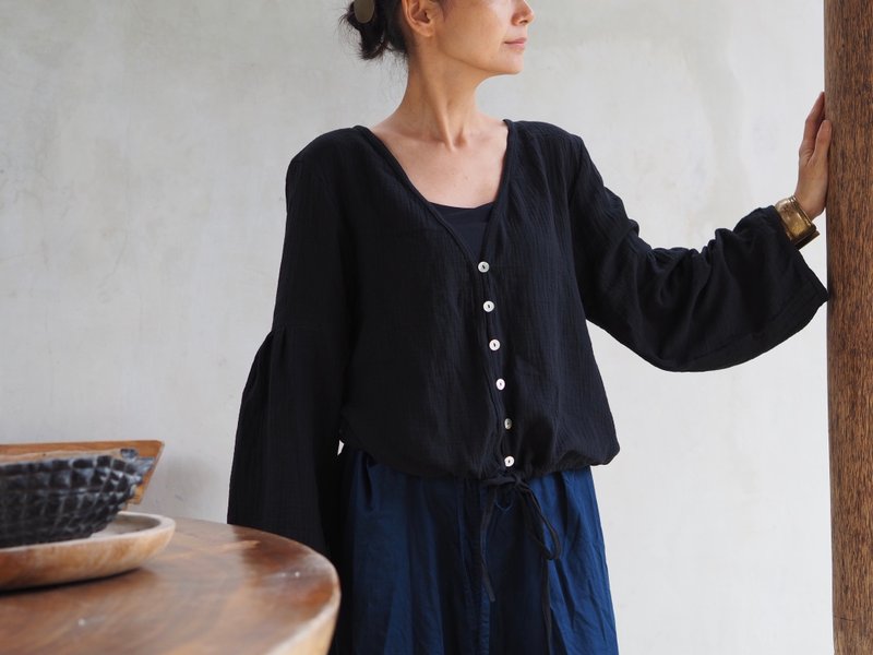 蓬松袖子棉纱开襟衫 / 黑色 - 女装上衣 - 棉．麻 黑色