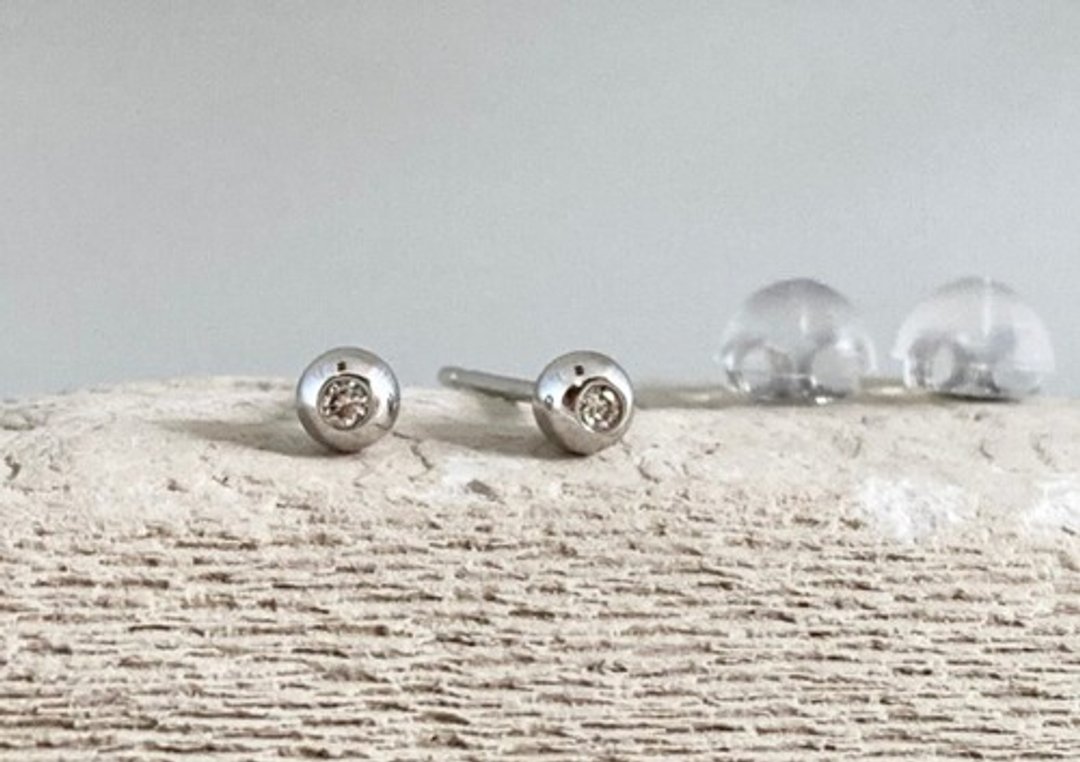 Natural diamond ◇ K18WG ◇ k18 white gold / stud earrings (pair) - 耳环/耳夹 - 其他金属 