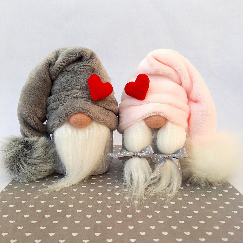 Valentines Day Gnome, Valentines Gnome Gift, Love Gnome Couple with Heart, Plush - 玩偶/公仔 - 其他材质 粉红色