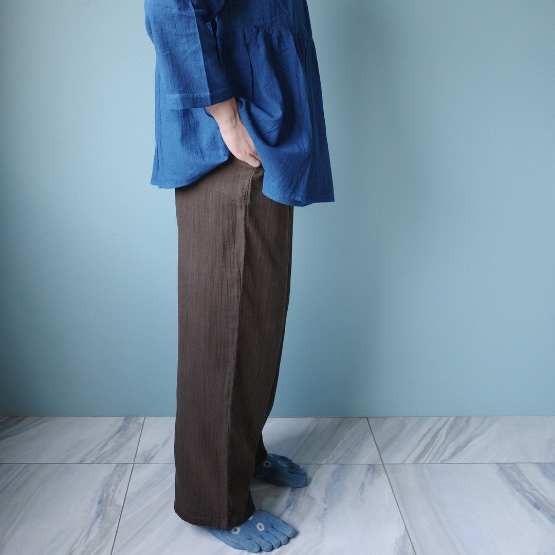ebony brown relax pants / natural dye / women wide led pants - 女装长裤 - 棉 咖啡色