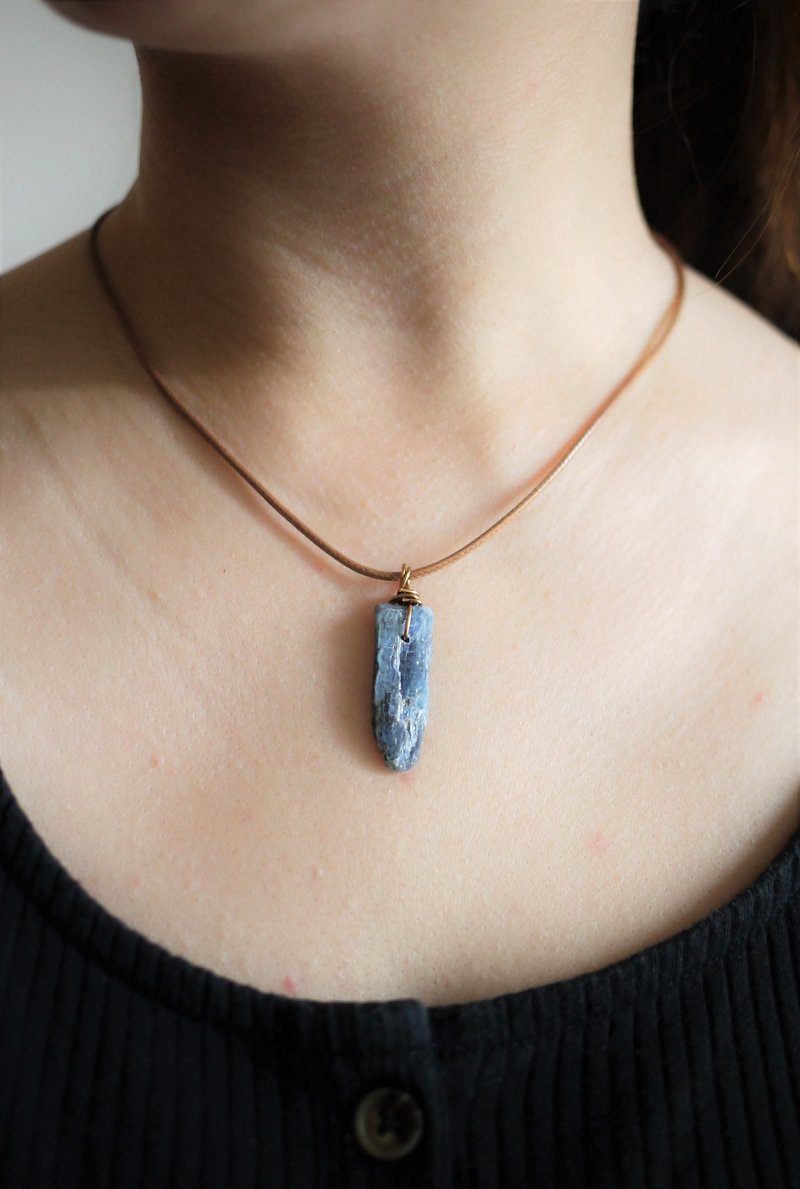 天然蓝晶石原矿颈链 矿石长项链 手工绕线 颈绳 - 项链 - 宝石 