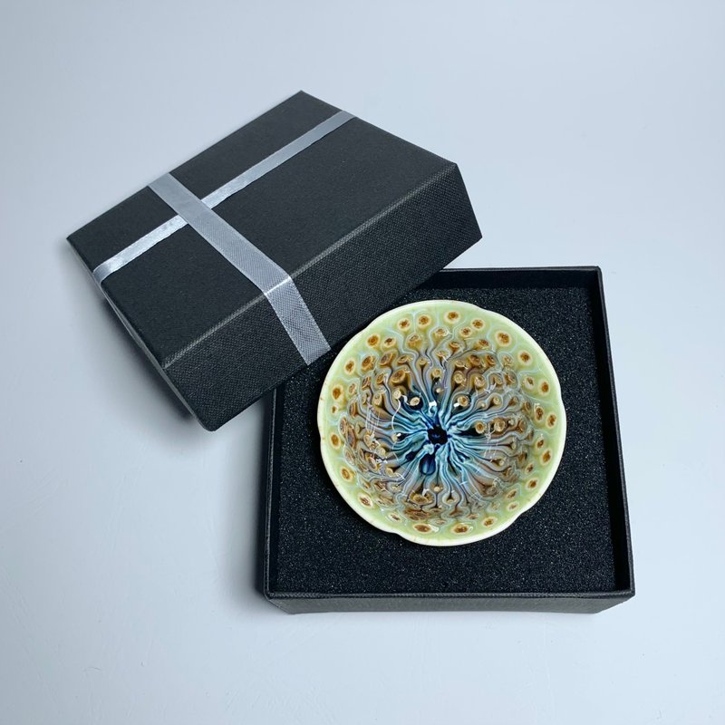 孔雀开屏 葵花杯 80ml 邱毓宁 莺歌制 A10-31 - 茶具/茶杯 - 瓷 多色