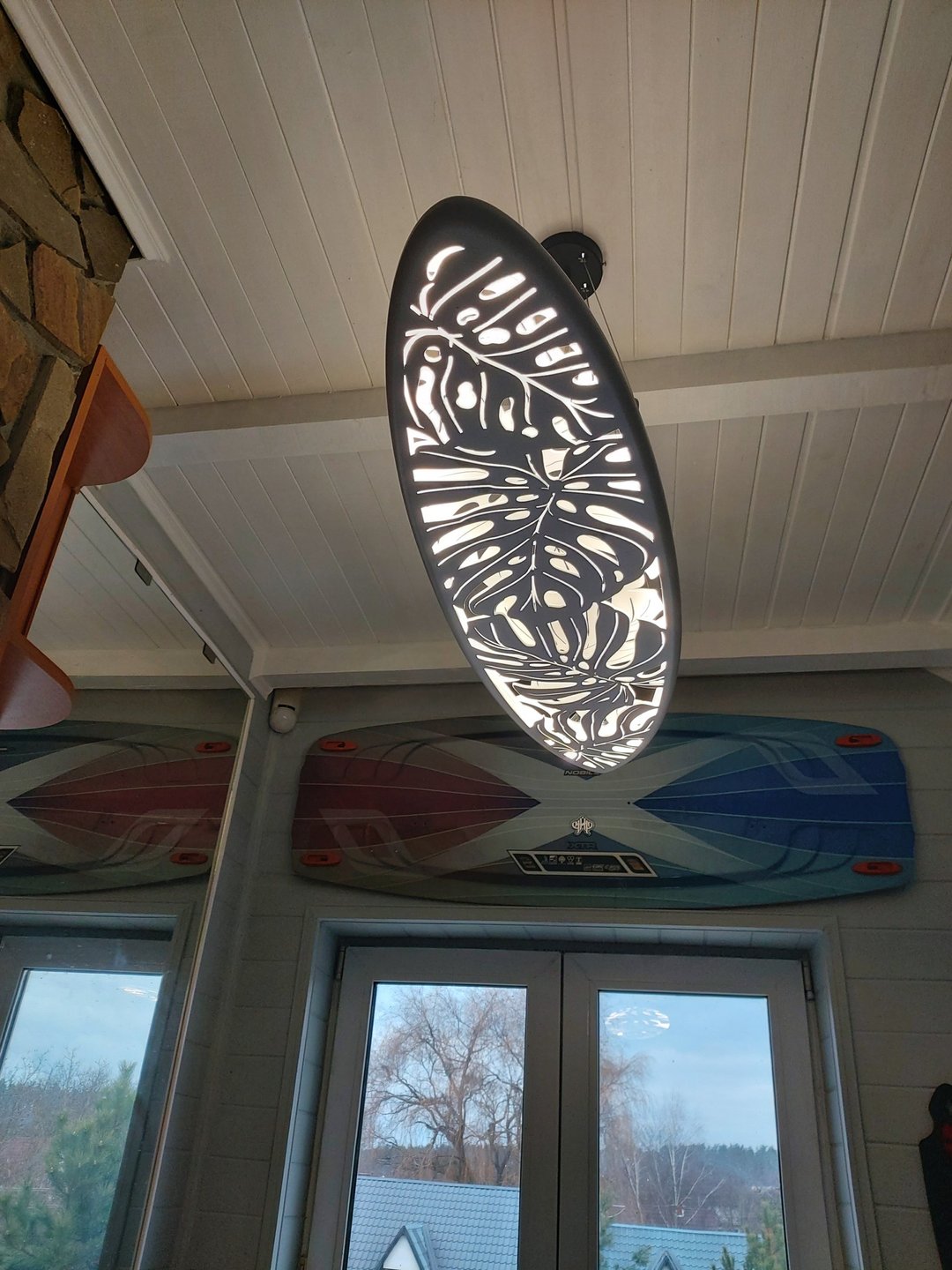 Handcrafted Surfing Ceiling Light for Home Decor,  Monstera leaf - 灯具/灯饰 - 木头 白色