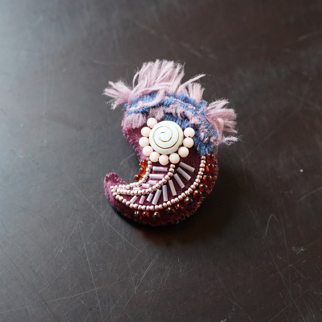 Very Light Paisley Brooch2 Beaded Embroidered Brooch Multicolor - 胸针 - 羊毛 红色