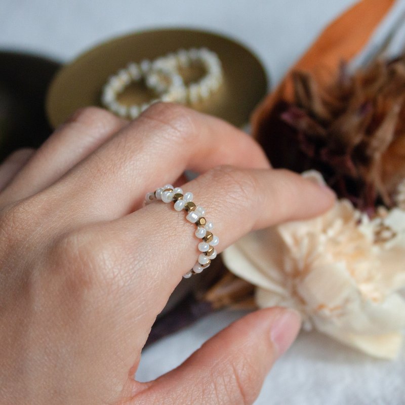 米白编织戒指 黄铜 日本珠 - 戒指 - 铜/黄铜 金色