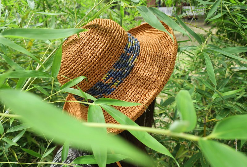 阿母の手做帽-夏日拉斐草帽-典雅大圆帽/泰奶色x缤纷蓝/设计款 - 帽子 - 纸 橘色