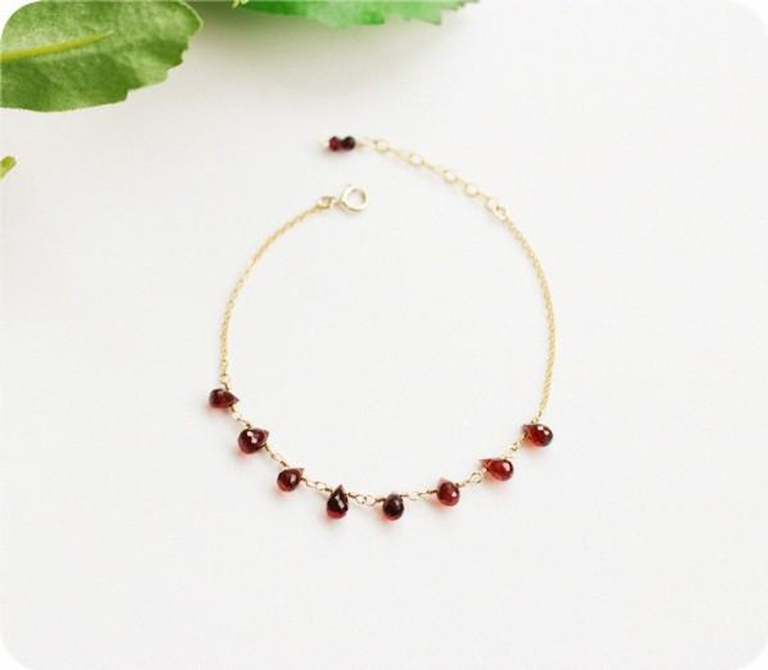 Drop garnet bracelet January birthstone - 手链/手环 - 宝石 红色