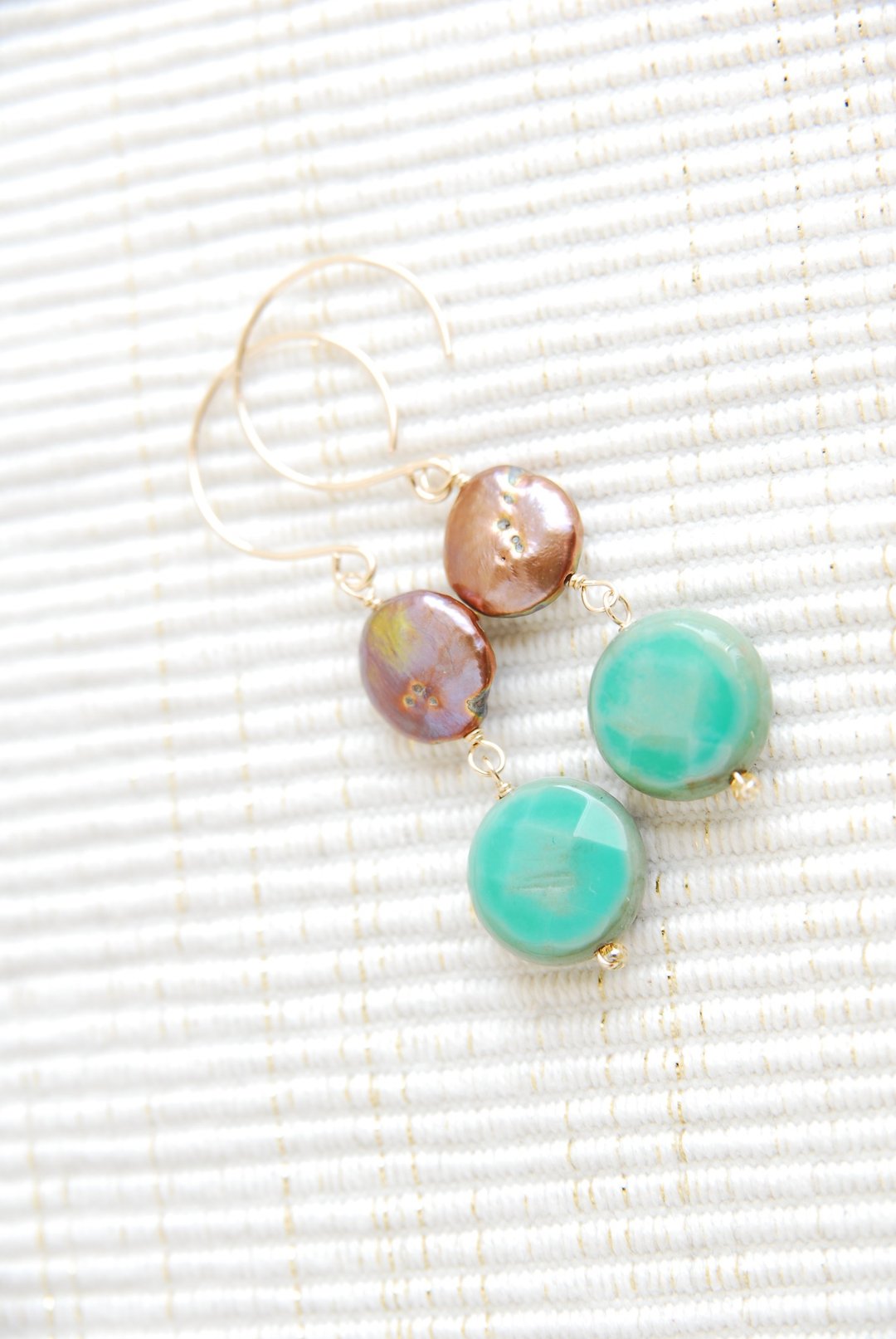Coin type stone earrings Green chalcedony 14 kgf - 耳环/耳夹 - 宝石 绿色