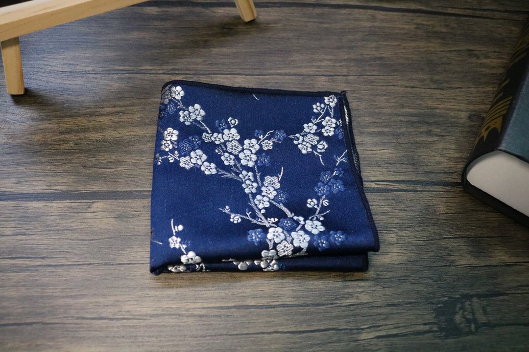藍色梅花真絲口袋巾/紳士百搭古典手帕絲巾 - 手帕/方巾 - 丝．绢 蓝色