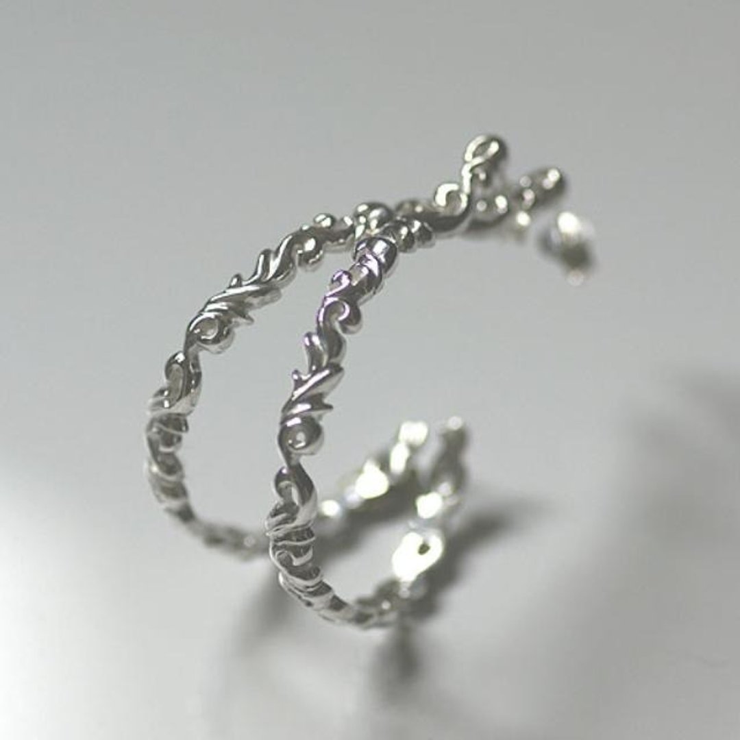 Arabesque Hoop Earrings - 耳环/耳夹 - 其他金属 银色
