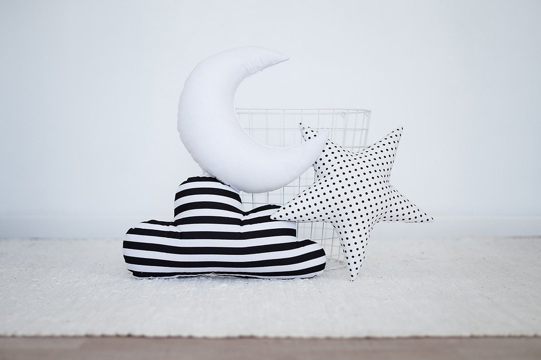 Set of 3! White and black kids shaped pillows moon - star - cloud - 满月礼盒 - 棉 透明