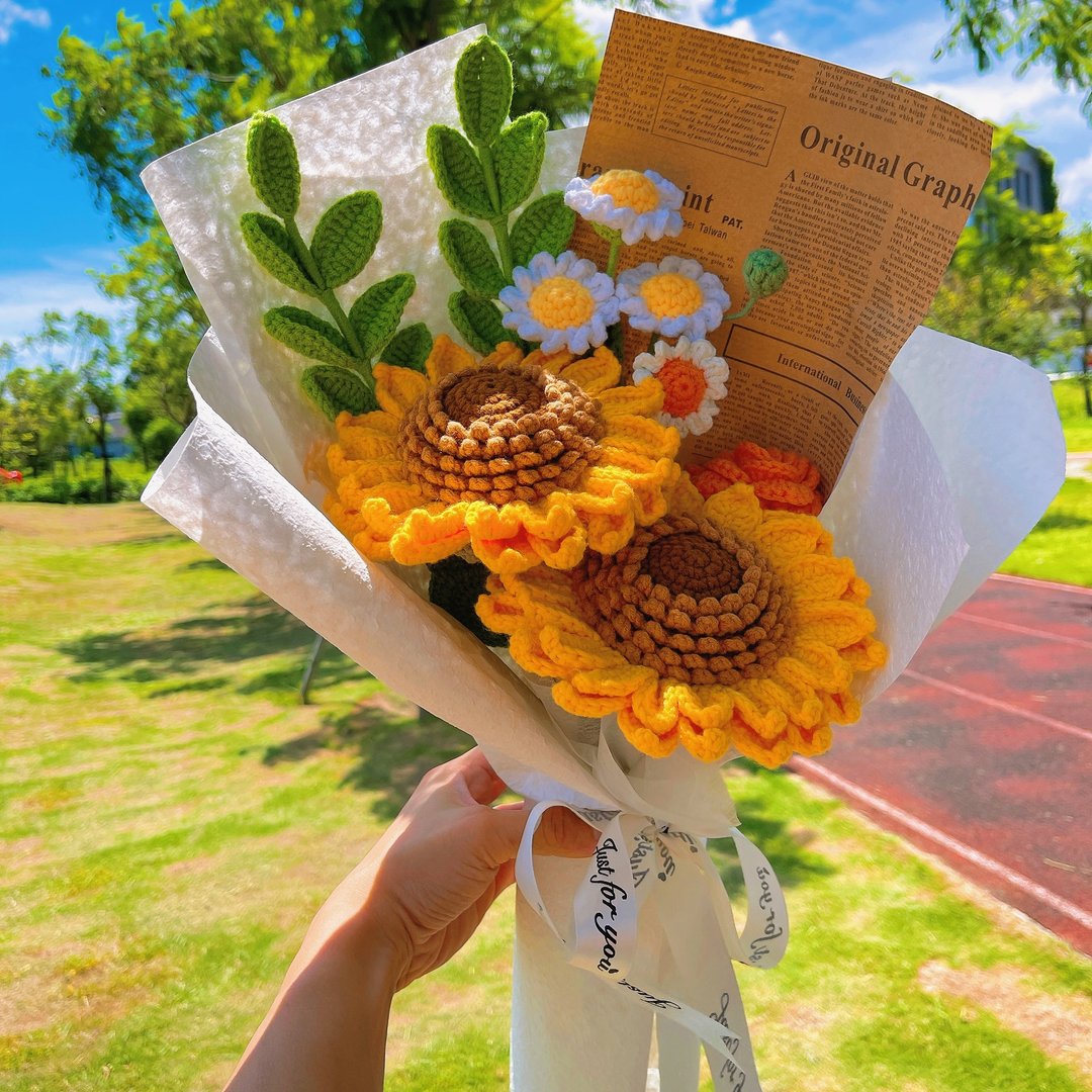 情人节礼盒  定制化礼物2026手工钩织向日葵与小菊花束 - 干燥花/捧花 - 棉 