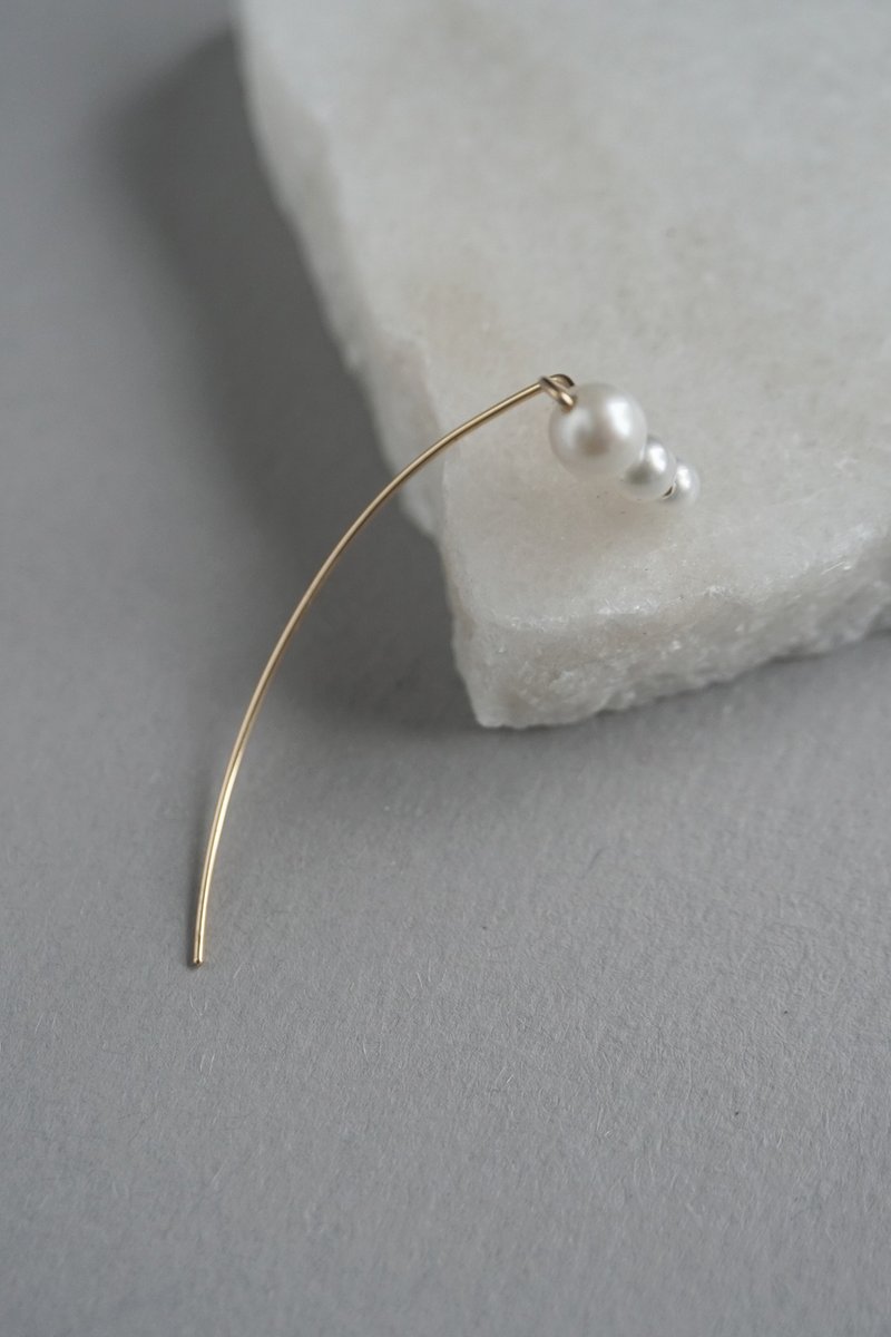 正圆淡水珍珠耳环 注金耳环 14Kgf Gradient hook Earrings - 耳环/耳夹 - 珍珠 白色