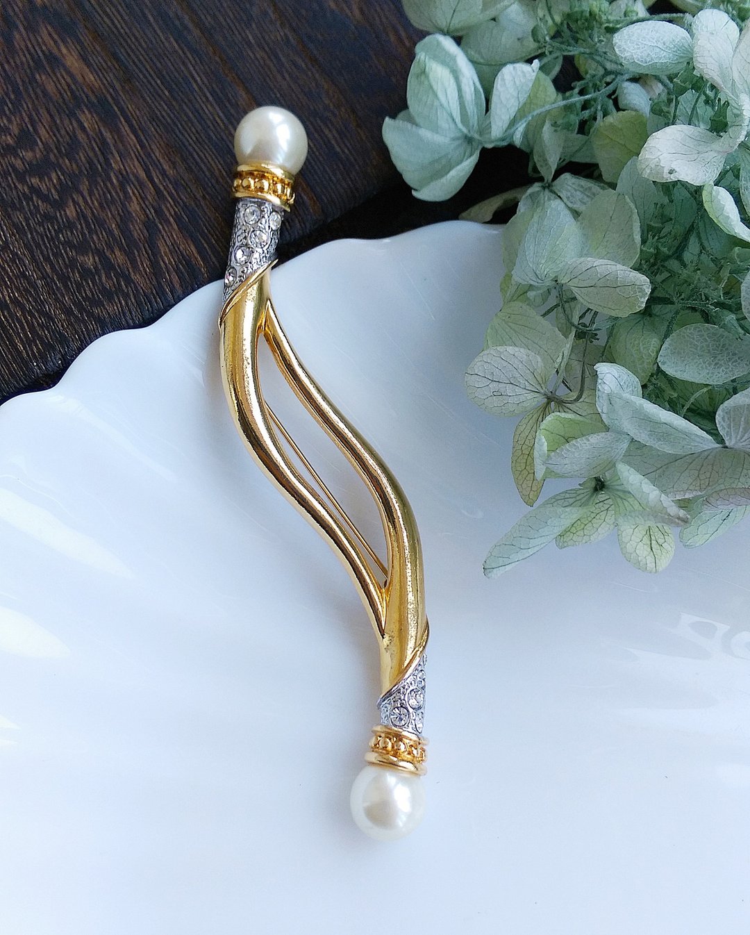 Vintage Jewelry 西洋古董饰品 AVON 优雅 双头 珍珠扭曲 别针 - 徽章/别针 - 其他金属 金色