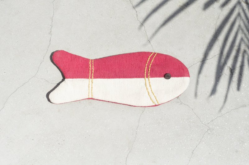 限量一件 文房具 手工织布长型动物收纳包 / 手工刺绣笔袋 / 化妆包 / 笔盒 / 餐具袋 - 编织动物 水中悠游的鱼笔袋 - 铅笔盒/笔袋 - 棉．麻 多色