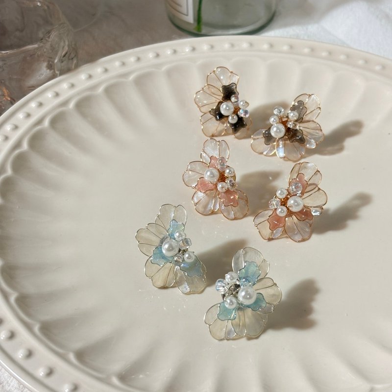 天鹅湖 - 耳环 / 水晶花饰品 / 手作饰品 - 耳环/耳夹 - 树脂 粉红色