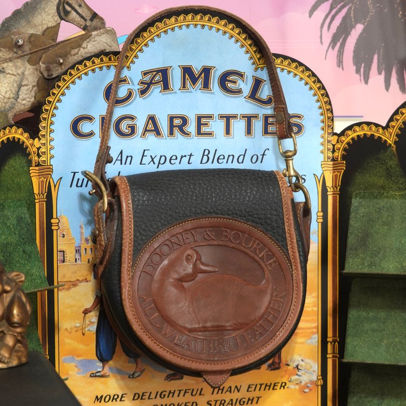 美国1980年代 Dooney & Bourke AWL Duck Logo 马鞍包 古物 复古 - 胸针 - 真皮 咖啡色