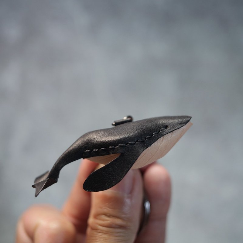 勇往直前的大鱼 迷你 黑色 鲸鱼 钥匙圈 Whale Key holder - 钥匙链/钥匙包 - 真皮 黑色