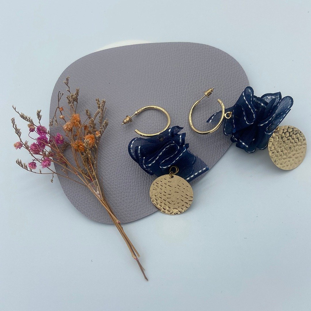 SUNNIE DESIGN 缎带钱币耳针耳环 - 耳环/耳夹 - 丝．绢 蓝色
