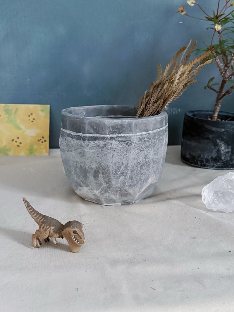 | 泥是被抹上的一方风景| - 植栽/盆栽 - 水泥 